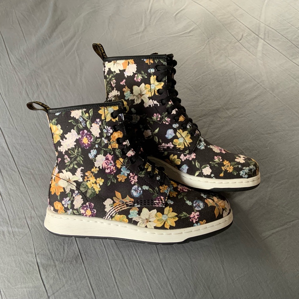NEW Dr. Martens Darcy Black Floral Newton Leather Hi-Top Boots Size 10 - Picture 8 of 12